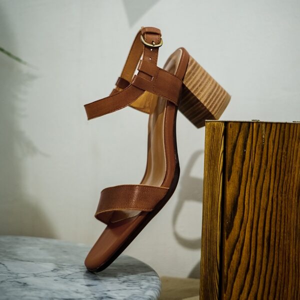 Retro Wood Thick High Heels Buckle Shoes - Image 3