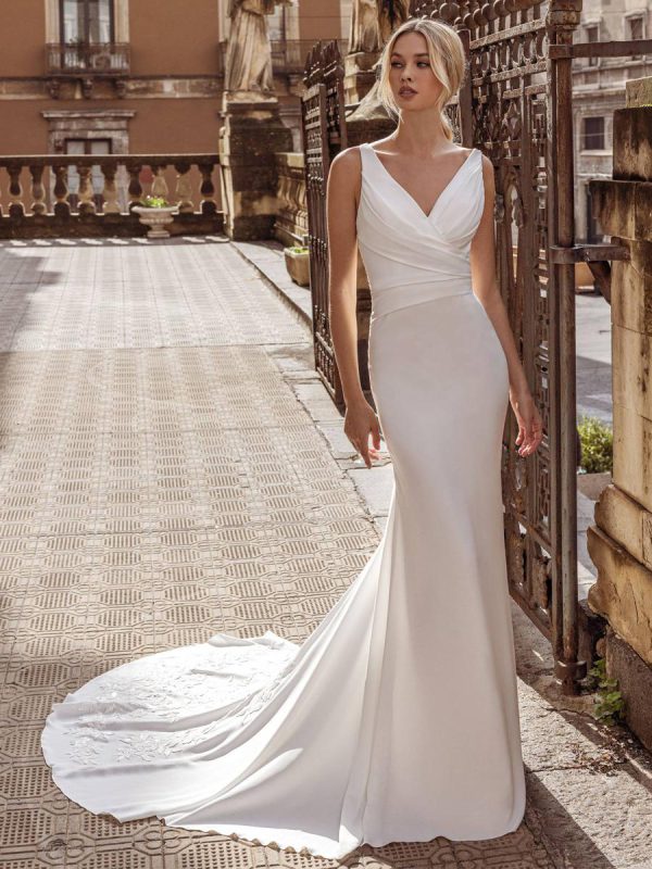 Vintage V-Neck Sleeveless Natural Waist Satin Fabric Floor-Length Lace Traditional Wedding Dresses