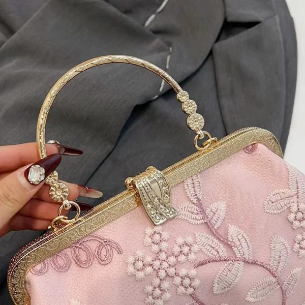 Vintage Designer Handmade Lock Shell Clip With Chain Clutch - Image 12