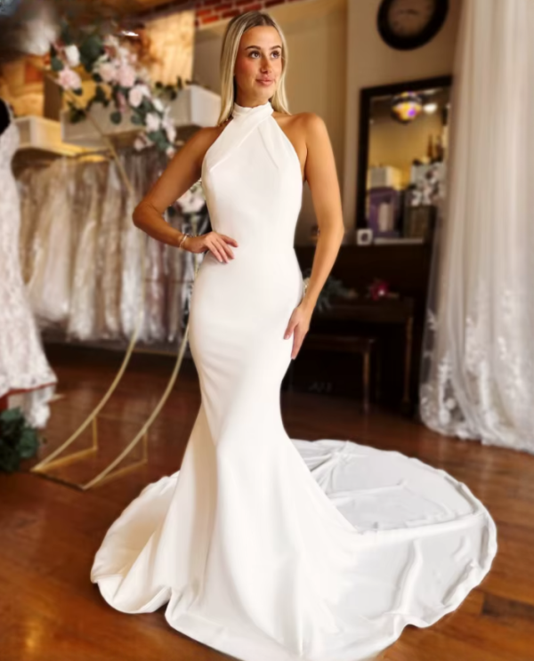 Graceful Halter Neck Sleeveless A-line Satin Bridal Floor-Length Wedding Dresses