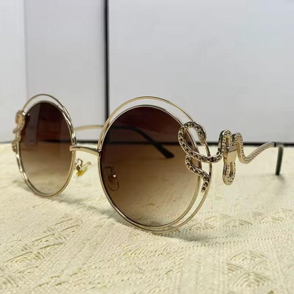 Vintage Round Metal Hollow Frame Stylish Gradient Sun Glasses - Image 6