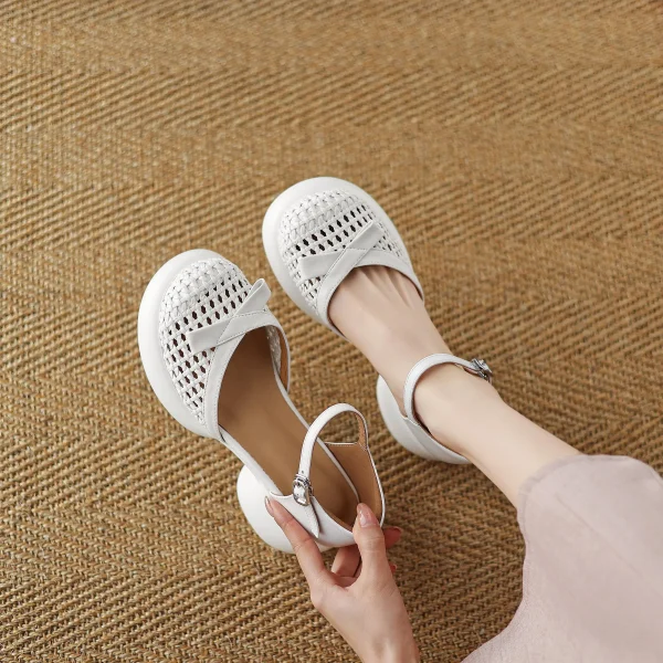 Butterfly-knot Straw Weaving Round Toe Thick Bottom Breathable Sandals - Image 2