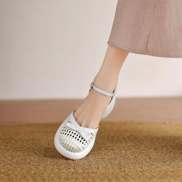 Butterfly-knot Straw Weaving Round Toe Thick Bottom Breathable Sandals - Image 5