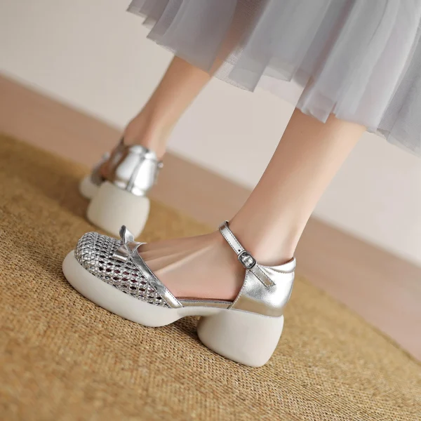 Butterfly-knot Straw Weaving Round Toe Thick Bottom Breathable Sandals - Image 12
