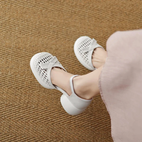 Butterfly-knot Straw Weaving Round Toe Thick Bottom Breathable Sandals - Image 3