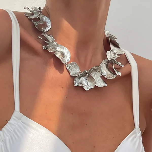 Casual Punk Irregular Petals Flower Chain Metal Steampunk Choker Necklace - Image 4