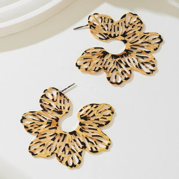 Classic Exaggerated Hollow Leopard Stud Personality Chic Gold Flower Leaf Ring Earring - Image 4