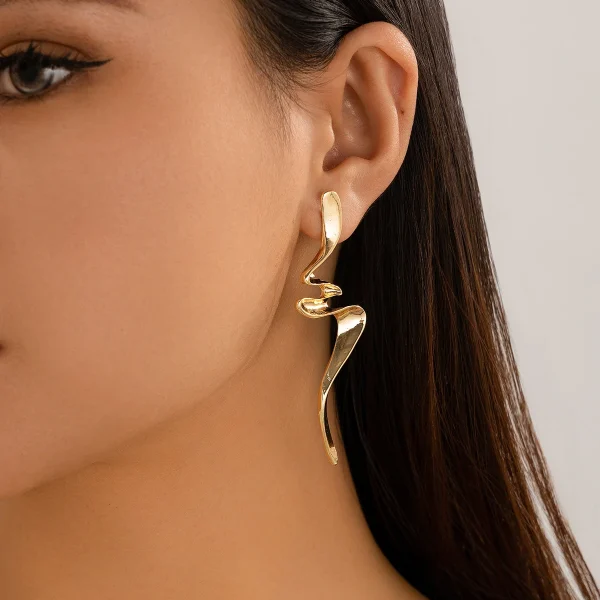 Elegant Creative Design Waves Salircon Irregular Metal Twisted Pendant Statement Party Earrings - Image 2