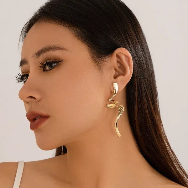 Elegant Creative Design Waves Salircon Irregular Metal Twisted Pendant Statement Party Earrings - Image 5