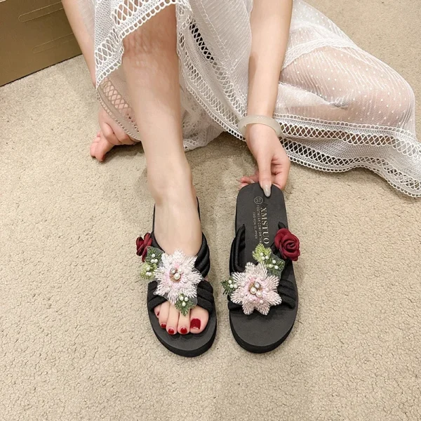 Elegant Flower Embroidered Resistant Thick Soled Flip Flops Sandals