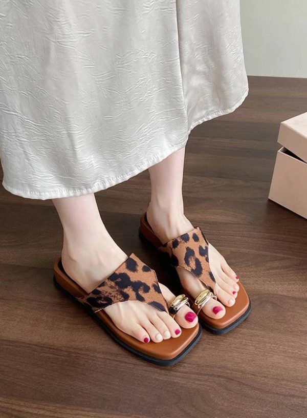 Casual Leather Flip Flops Wedge Walking Ring Toe Outdoor Beach Style Slippers - Image 3