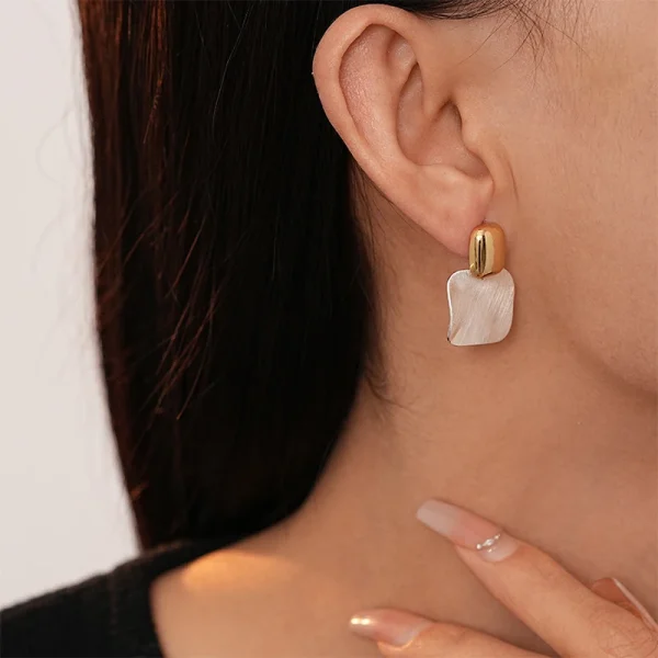 Luxury Geometric Individualistic Temperament Delicate Metal Two-tone Post Earrings