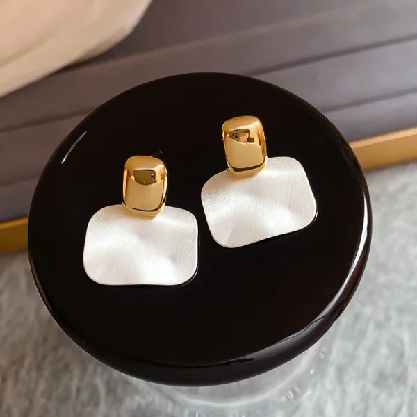 Luxury Geometric Individualistic Temperament Delicate Metal Two-tone Post Earrings - Image 2