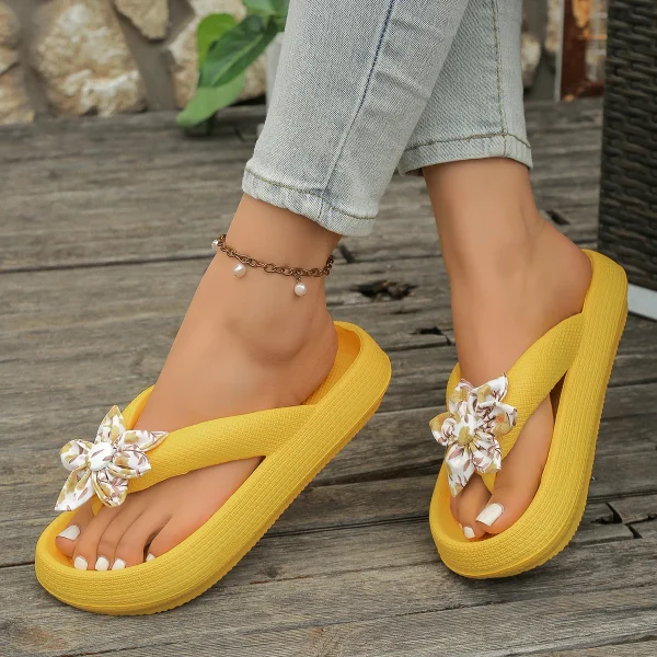 Sweet Comfort Soft Petal Flower Pattern Flip-Flop Beach Style Daily Walking Slippers - Image 2