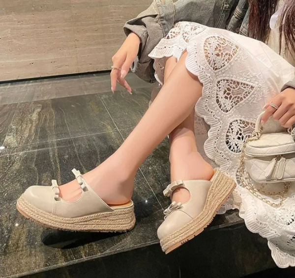 Versatile Decorative Straw Thick-Soled Mules Wedge Heels Sandals - Image 4