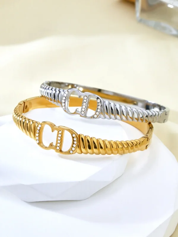 Classic Charm High-Level Sense Of Stainless Steel 18K Gold-Plated Diamonds Spiral Letters Bracelet - Image 4