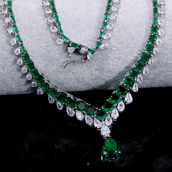 Classic Cubic Zirconia Vintage Emerald Zircon High-End Party Collarbone Water Drop Necklace - Image 4
