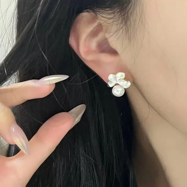 Elegant Copper Alloy Temperament Statement Wedding Shell Flower Pearl Stud Earrings