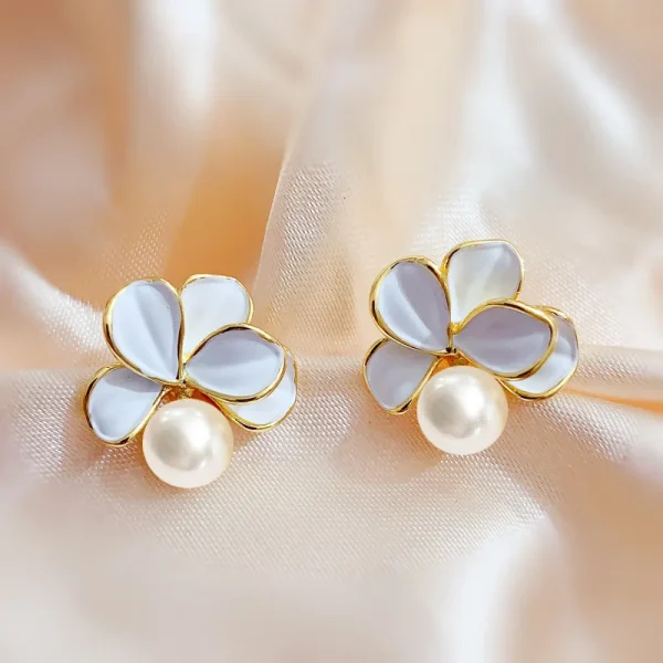 Elegant Copper Alloy Temperament Statement Wedding Shell Flower Pearl Stud Earrings - Image 2