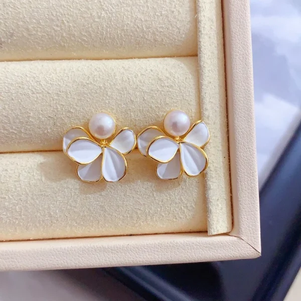 Elegant Copper Alloy Temperament Statement Wedding Shell Flower Pearl Stud Earrings - Image 6