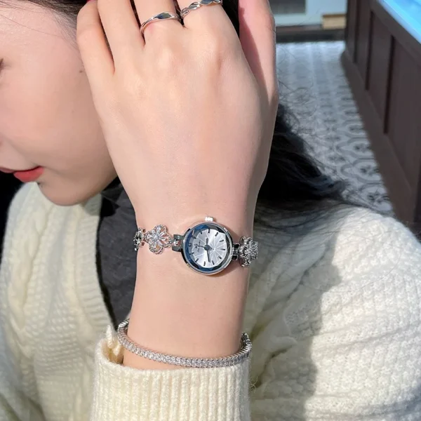 Elegant Round Case Alloy Water-Resistance Lucky Bracelet Waterproof Quartz Watch - Image 6