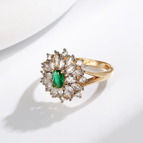 Luxurious Shiny Inlaid Vermiculite Flower -Shaped Design Wedding Party Ring - Image 3
