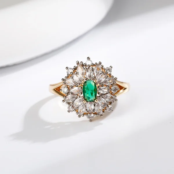 Luxurious Shiny Inlaid Vermiculite Flower -Shaped Design Wedding Party Ring - Image 4
