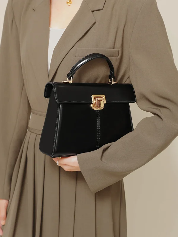 Luxury Genuine Leather Branded Fashionable and Versatile Scarf Decor With Crossbody Handbag 
