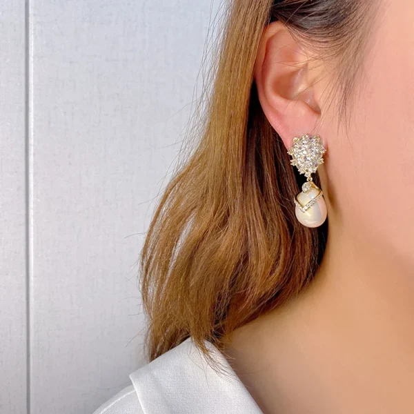 Trendy Sparkling Crystal Cubic Zirconia Romantic Gorgeous Waterdrop Imitation Pearl Dangle Earrings - Image 2