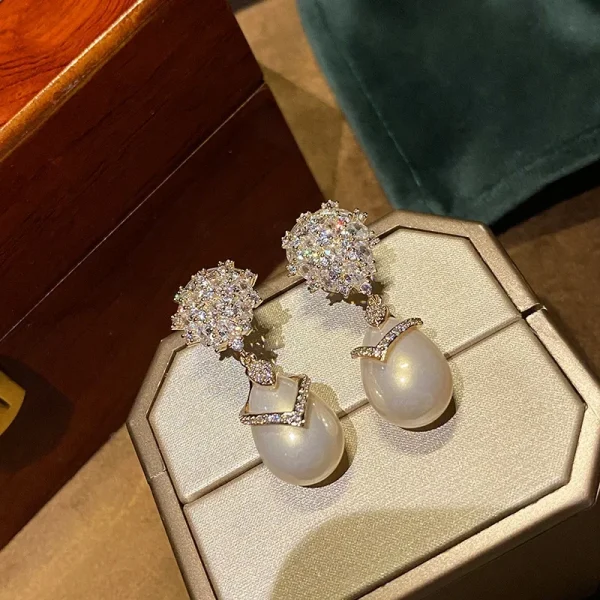 Trendy Sparkling Crystal Cubic Zirconia Romantic Gorgeous Waterdrop Imitation Pearl Dangle Earrings - Image 5