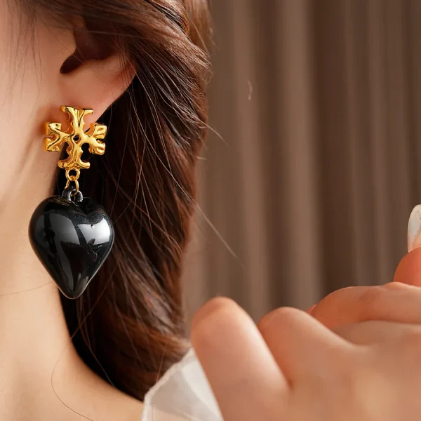 Vintage Exaggerated High-end Retro Acrylic Heart-shaped Pendants Light Stud Earrings - Image 4