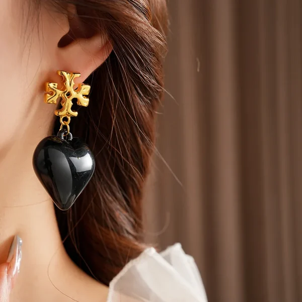 Vintage Exaggerated High-end Retro Acrylic Heart-shaped Pendants Light Stud Earrings - Image 6