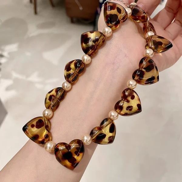 Vintage Metal Leopard Print Heart-shaped Pearl Beaded Necklace - Image 2
