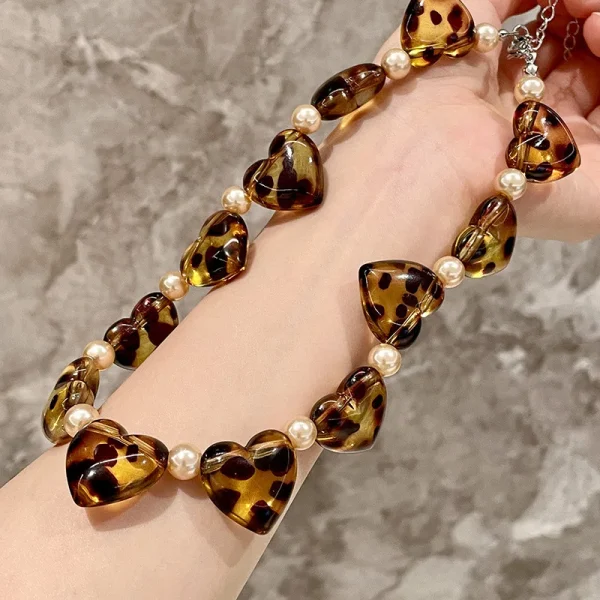 Vintage Metal Leopard Print Heart-shaped Pearl Beaded Necklace - Image 4