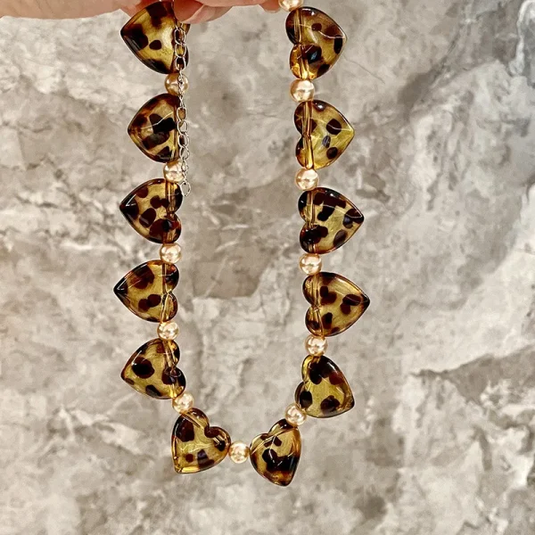 Vintage Metal Leopard Print Heart-shaped Pearl Beaded Necklace - Image 6