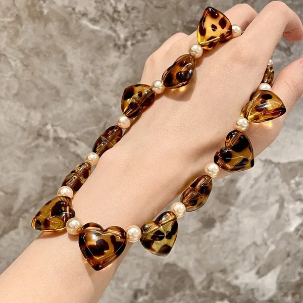Vintage Metal Leopard Print Heart-shaped Pearl Beaded Necklace - Image 7