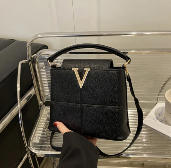 Casual Light Contrast Color High-end Bucket Simple Stitching Commuter Shoulder Messenger Handbag - Image 3