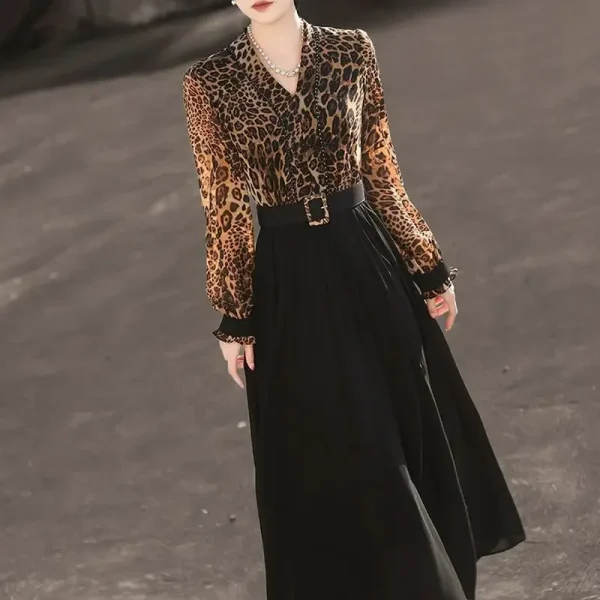 Casual New Style Retro Print Fake Spliced long-sleeved V-neck Two-piece - Image 2