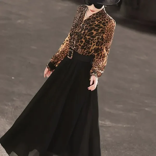 Casual New Style Retro Print Fake Spliced long-sleeved V-neck Two-piece - Image 4