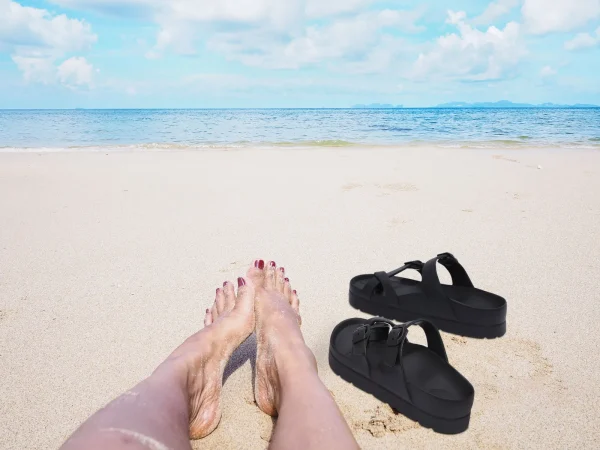 Soft Thick Sole Flip-flops Outdoor Beach Style Platform Sandals - Image 7