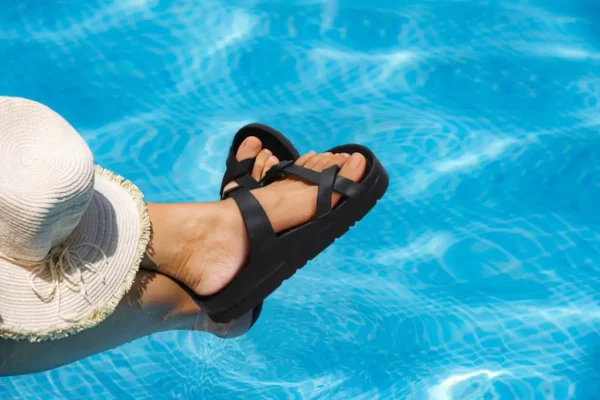 Soft Thick Sole Flip-flops Outdoor Beach Style Platform Sandals - Image 4